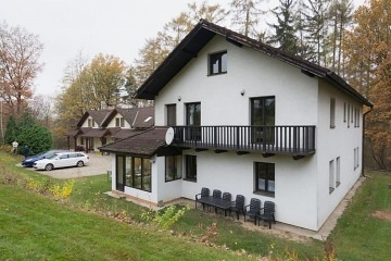 Chalupa s vnit�n�m baz�nem - p�ehrada Trn�vka