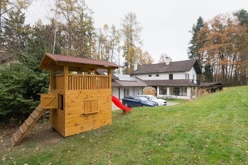 Chalupa s vnit�n�m baz�nem - p�ehrada Trn�vka