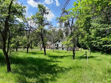 Chalupa s vnit�n�m baz�nem - p�ehrada Trn�vka