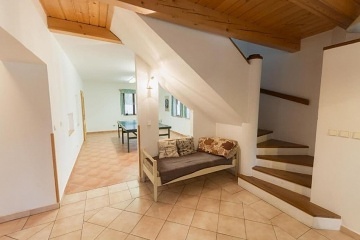 Chalupa s vnit�n�m baz�nem - p�ehrada Trn�vka