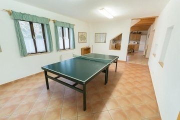 Chalupa s vnit�n�m baz�nem - p�ehrada Trn�vka