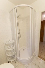 Chalupa s vnit�n�m baz�nem - p�ehrada Trn�vka