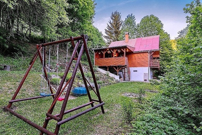 Chata na samot� - CHKO B�l� Karpaty - Luha�ovice