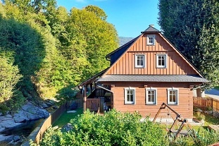 Nov� objekt: Wellness roubenka u lesa - chalupa Dlouh� str�n� 2M-380