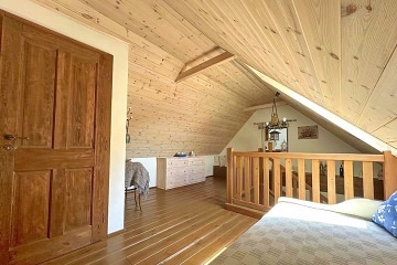 Rodinn� chalupa s uzav�en�m dvorem - NP Podyj�