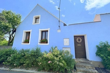 Rodinn� chalupa s uzav�en�m dvorem - NP Podyj�