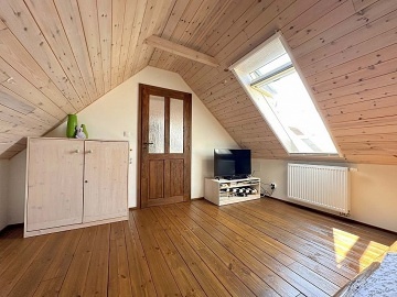 Rodinn� chalupa s uzav�en�m dvorem - NP Podyj�