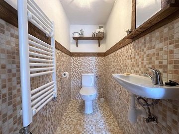 Rodinn� chalupa s uzav�en�m dvorem - NP Podyj�