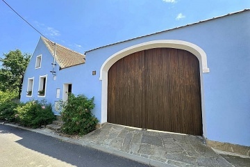 Rodinn� chalupa s uzav�en�m dvorem - NP Podyj�