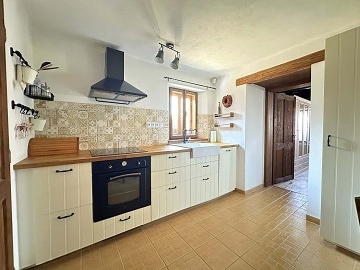 Rodinn� chalupa s uzav�en�m dvorem - NP Podyj�