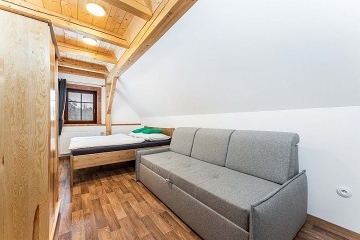 Roubenka s kachlov�mi kamny - Adr�pa�sk� sk�ly