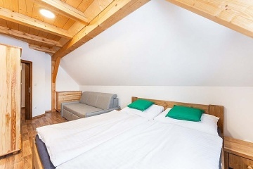 Roubenka s kachlov�mi kamny - Adr�pa�sk� sk�ly