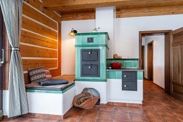 Roubenka s kachlov�mi kamny - Adr�pa�sk� sk�ly