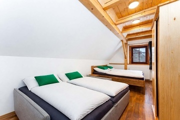 Roubenka s kachlov�mi kamny - Adr�pa�sk� sk�ly