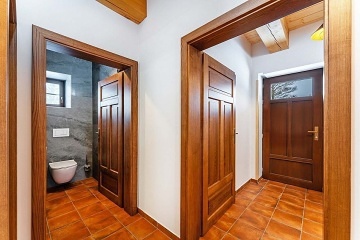 Roubenka s kachlov�mi kamny - Adr�pa�sk� sk�ly