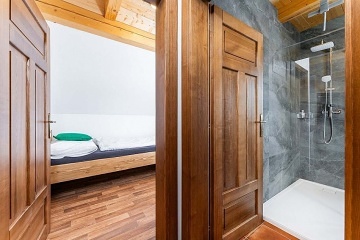 Roubenka s kachlov�mi kamny - Adr�pa�sk� sk�ly