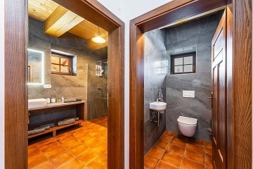 Roubenka s kachlov�mi kamny - Adr�pa�sk� sk�ly