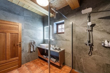 Roubenka s kachlov�mi kamny - Adr�pa�sk� sk�ly