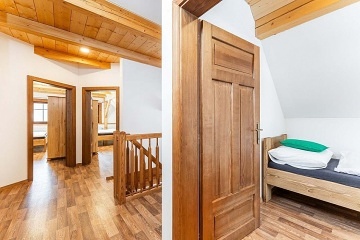 Roubenka s kachlov�mi kamny - Adr�pa�sk� sk�ly