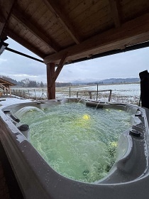 Roubenka s kachlov�mi kamny - Adr�pa�sk� sk�ly