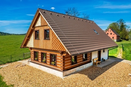 Roubenka s kachlov�mi kamny - Adr�pa�sk� sk�ly