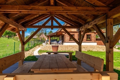Roubenka s kachlov�mi kamny - Adr�pa�sk� sk�ly