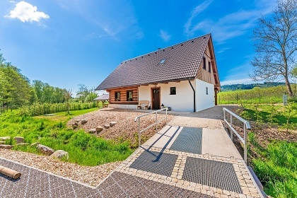 Roubenka s kachlov�mi kamny - Adr�pa�sk� sk�ly