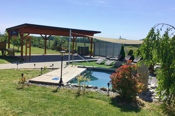 Chata a glamping - vinn� sklep a baz�n - Znojemsko