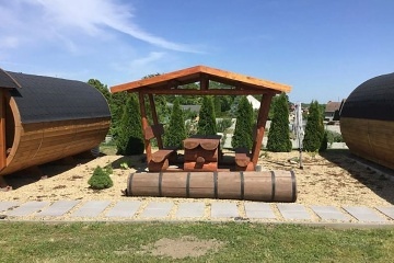 Chata a glamping - vinn� sklep a baz�n - Znojemsko