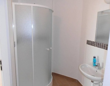 Chalupa s baznem - esk rj - hrad Kost