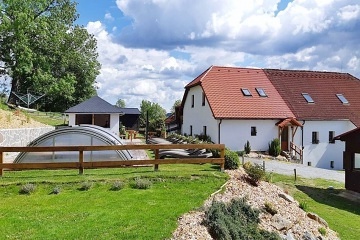 Chaty a penzion - wellness a baz�n - p�ehrada Lipno