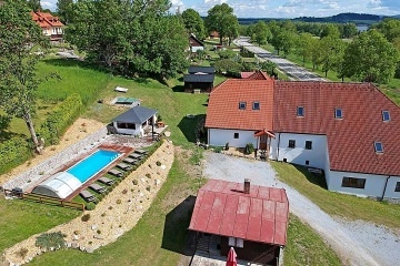 Chaty a penzion - wellness a baz�n - p�ehrada Lipno