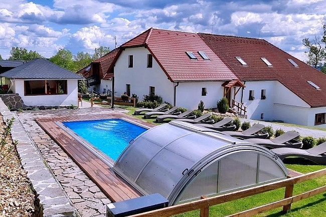 Chaty a penzion - wellness a baz�n - p�ehrada Lipno