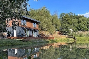 Glamping chata - samota a rybolov - Z�mek Lou�e�