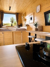 Glamping Ch�iby - hrad Buchlov - B�l� Karpaty