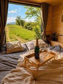 Glamping Ch�iby - hrad Buchlov - B�l� Karpaty