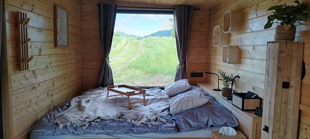 Glamping Ch�iby - hrad Buchlov - B�l� Karpaty