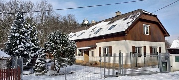 Chalupa terasa a baz�n - Hrad Kost - �esk� r�j