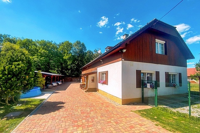 Chalupa terasa a bazén - Hrad Kost - Český ráj