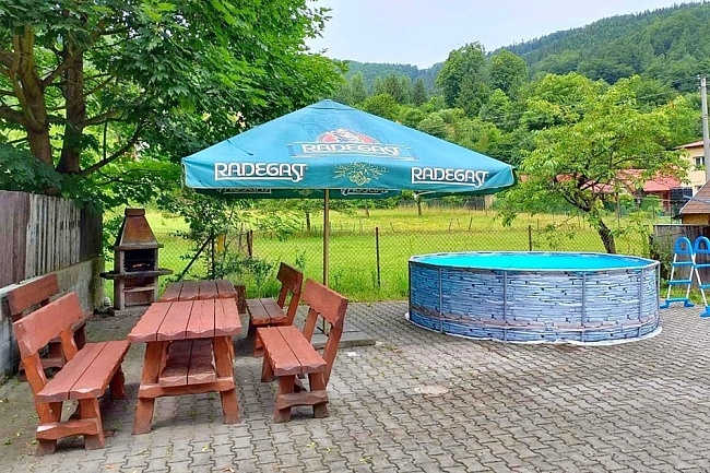 Chata s baz�nem - CHKO Beskydy - v.n. Mor�vka