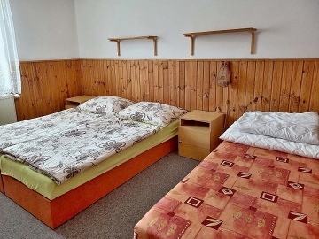 Chata s baz�nem - CHKO Beskydy - v.n. Mor�vka