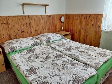 Chata s baz�nem - CHKO Beskydy - v.n. Mor�vka
