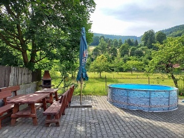 Chata s baz�nem - CHKO Beskydy - v.n. Mor�vka
