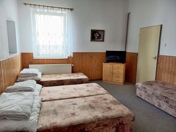 Chata s baz�nem - CHKO Beskydy - v.n. Mor�vka