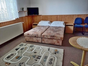 Chata s baz�nem - CHKO Beskydy - v.n. Mor�vka