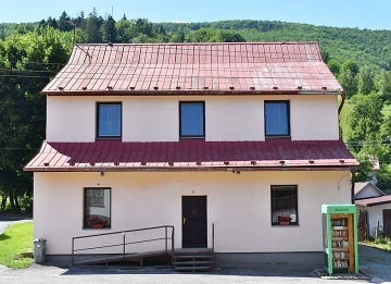 Chata s baz�nem - CHKO Beskydy - v.n. Mor�vka