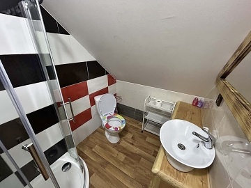 Chalupa baz�n a koupac� sud - Stezka Vala�ska