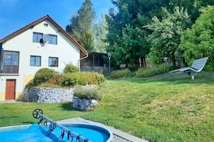 Chalupa a baz�n - Dolomitov� jeskyn� - Semily