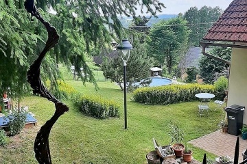 Chalupa a baz�n - Dolomitov� jeskyn� - �elezn� Brod