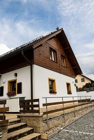 Chalupa s baz�nem - hrad Kost - �esk� r�j